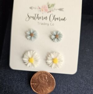 2 Pair Cute Daisy Earrings - New!